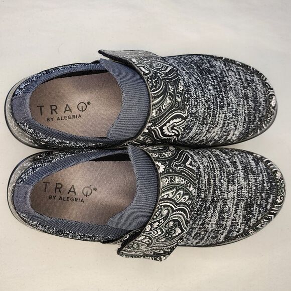 Traq by Alegria Paisley Pattern Knit Fabric Walking Flats Size 37 - Picture 6 of 7